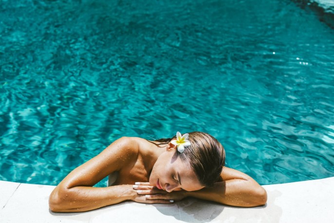Swimming with Extensions: Chlorine, Saltwater & Survival Tips